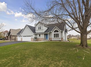 1615 Blackhawk Lake Dr, Eagan, MN 55122