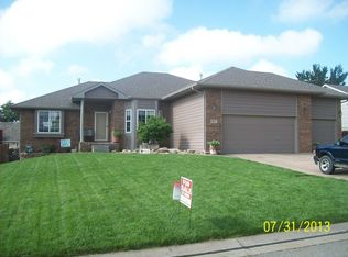 925 E Saddle Run St, Mulvane, KS 67110