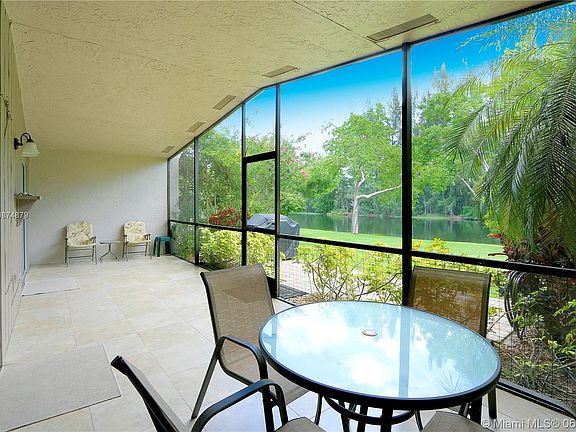 2nd image of 594 W Woodgate Cir