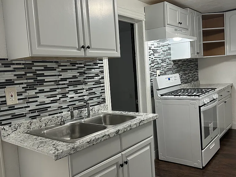 102 Main St #2 — Photo 8