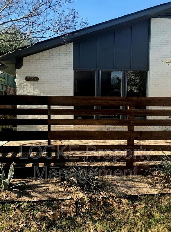 2 bed, 2.0 bath, 1200 sqft, $2,000 — Photo 1
