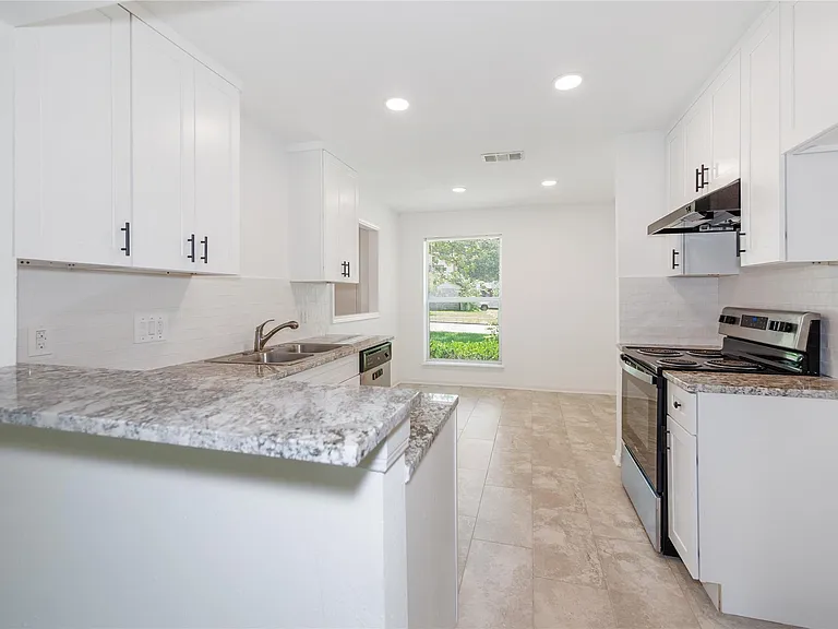 1 Ollerton Dr — Photo 4