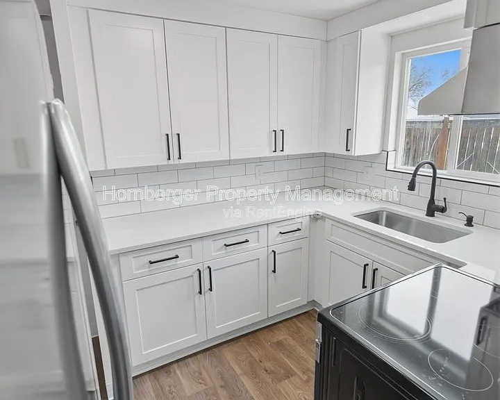 2011 E Desmet Ave — Photo 10