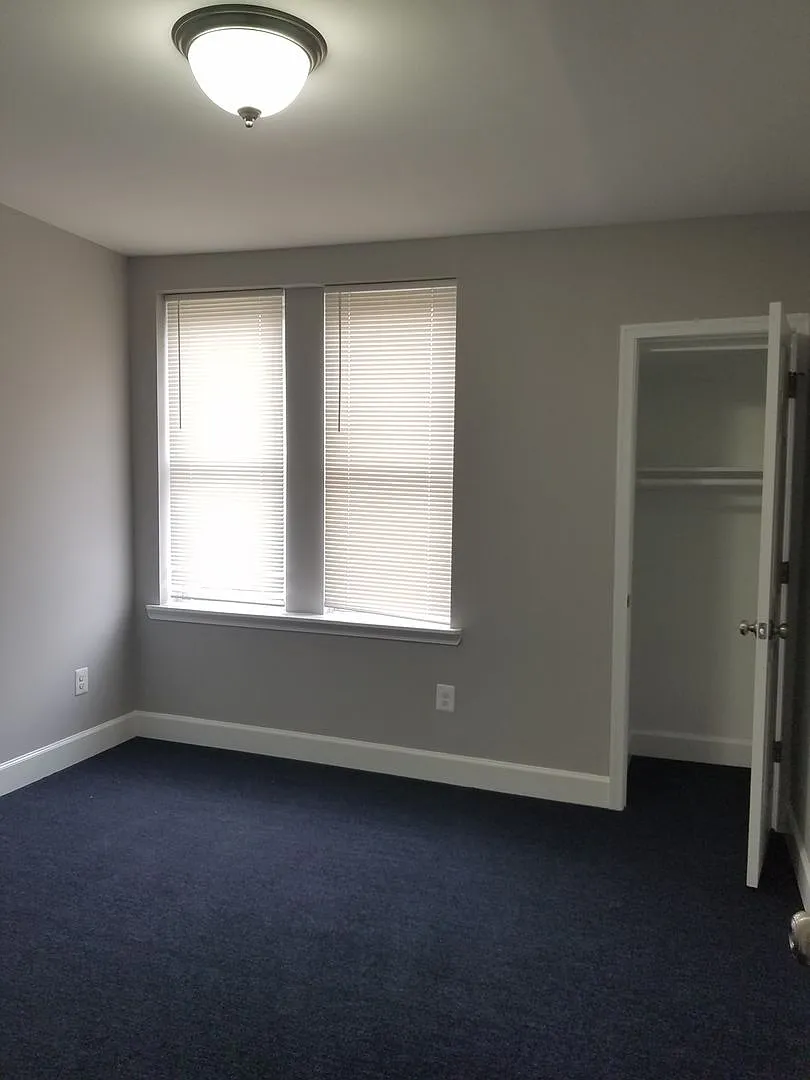 Baltimore - 3 Bedrooms and 1.5 baths Available! — Photo 4