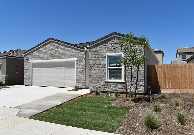 4481 N San Miguel Ave — Photo 2