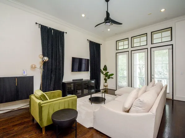 2017 Fannin Sta, Houston, TX 77045