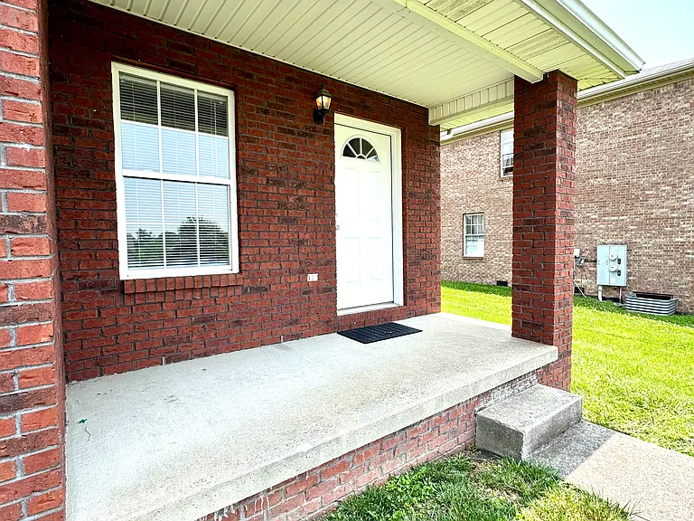 638 Hampton Way #B — Photo 34