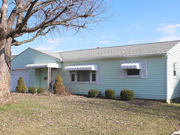 3rd image of 932 Clayton Dr