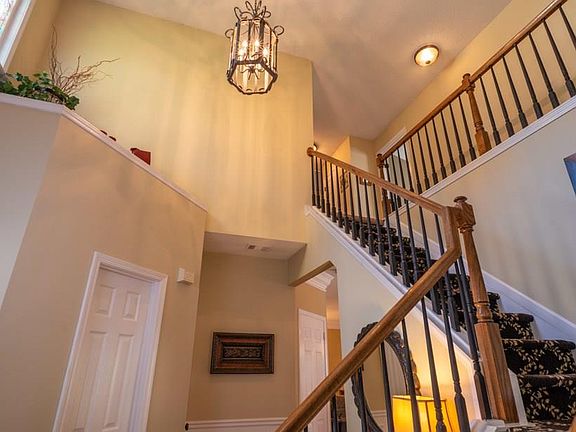 5th image of 2274 Wickingham Dr NE
