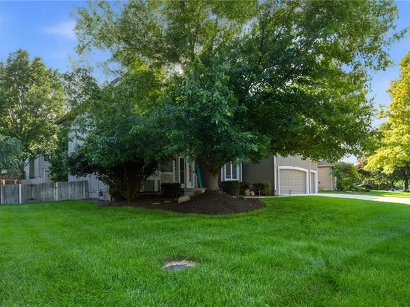 16016 Rosewood St, Overland Park, KS 66085