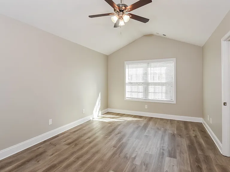 242 Derby Ct — Photo 12