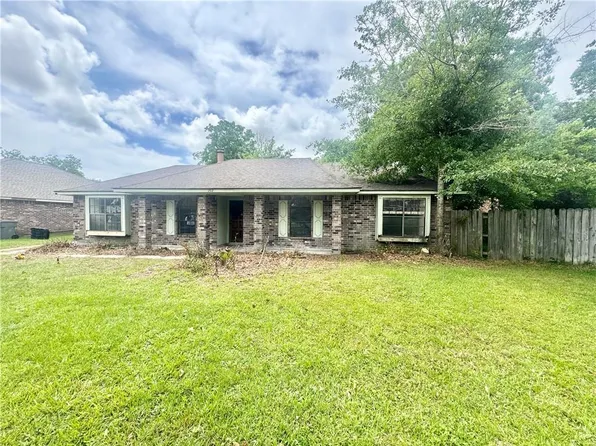 202 Lake Calcasieu Ct, Slidell, LA 70461