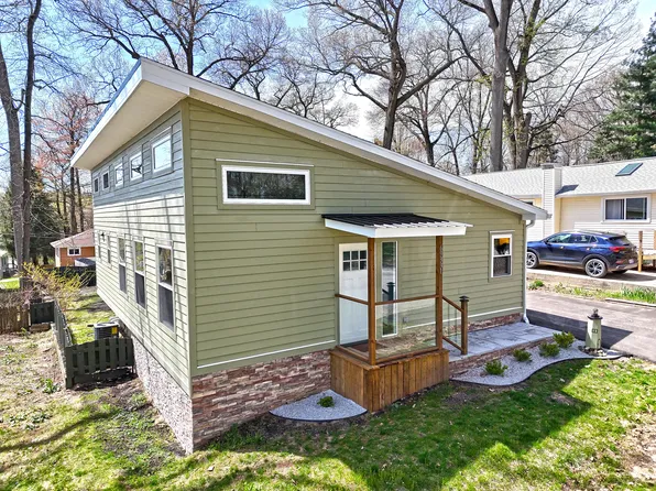 69331 Oak St, Benton Harbor, MI 49022