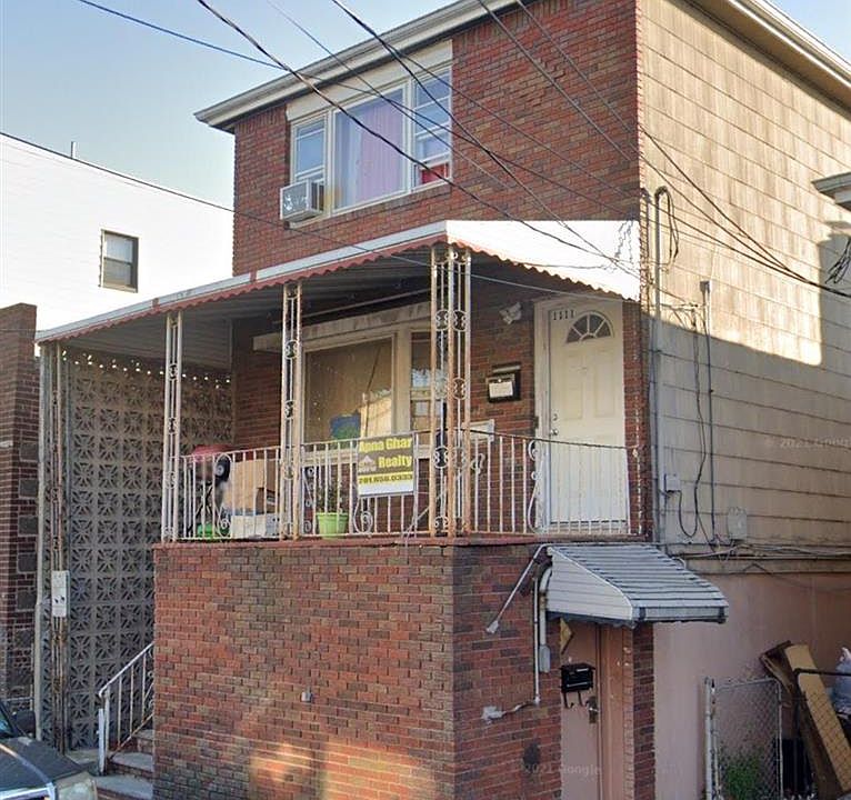 2nd image of 1111 72nd St #2