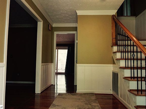 4th image of 202 Rainwood Dr