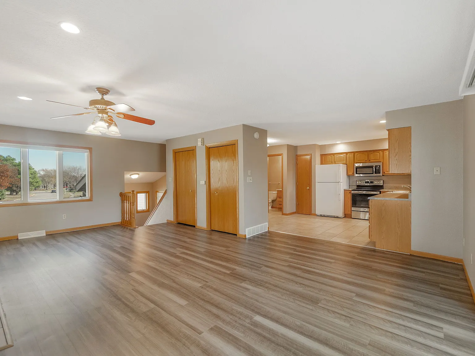 2 bed, 1.5 bath, 1273 sqft, $1,450 — Photo 2