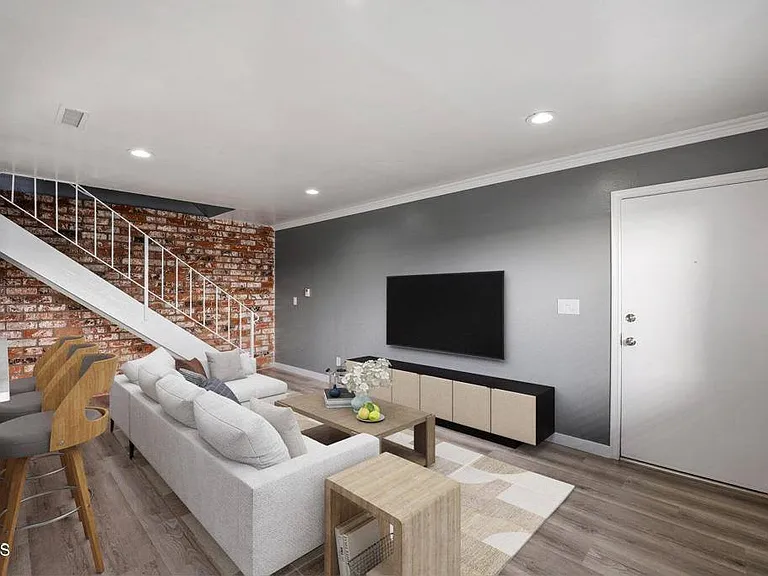 2612 Tiller Ave — Photo 3