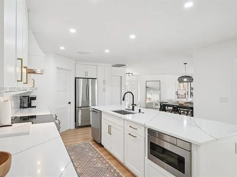 444 N Barfield Dr — Photo 11