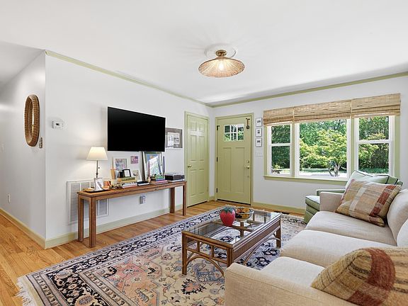 5th image of 101 Dove Ln