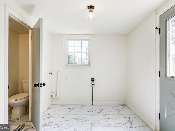 4th image of 225 Lynbrooke Rd