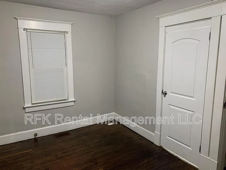 802 N Gray St — Photo 12