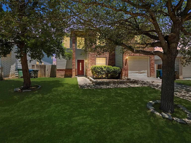 7038 Hallie Spirit — Photo 1