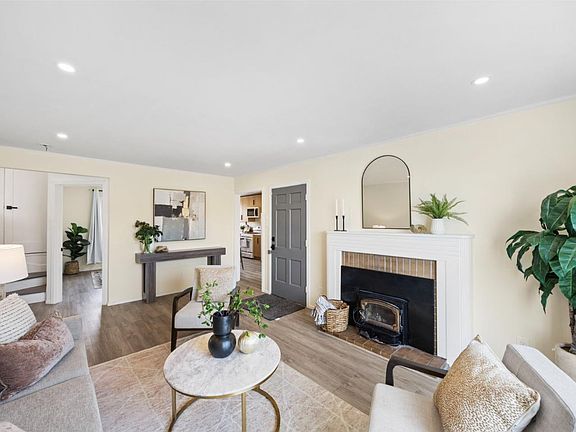 3rd image of 5 Muirwood Dr