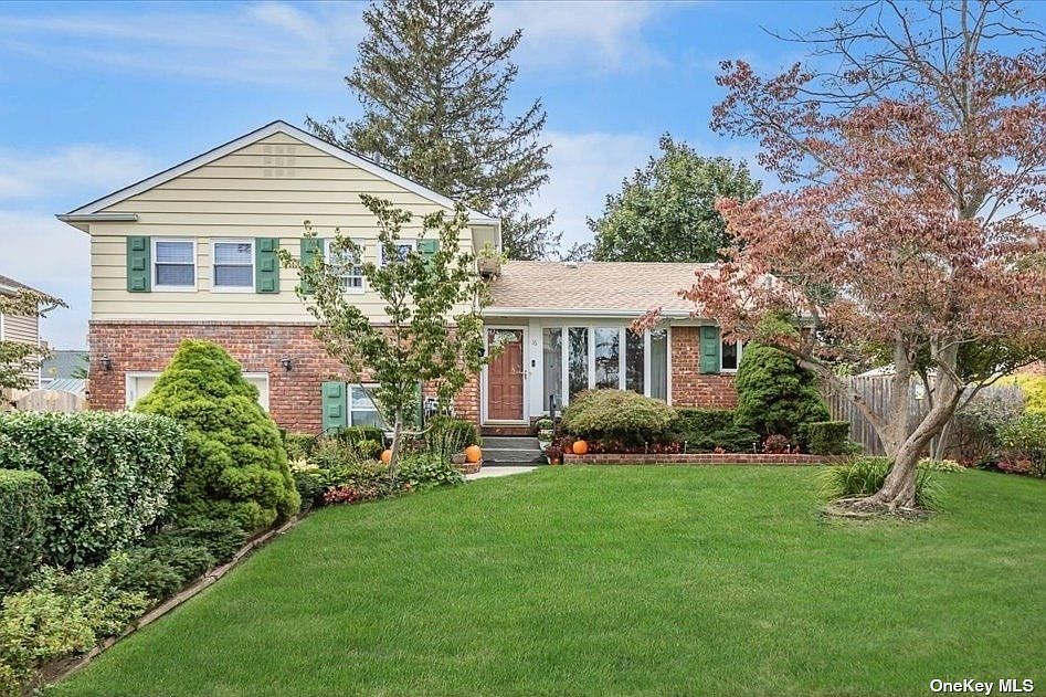 1st image of 16 Jonathan Ave