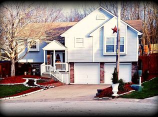 505 SW Oak Wood Ct, Grain Valley, MO 64029