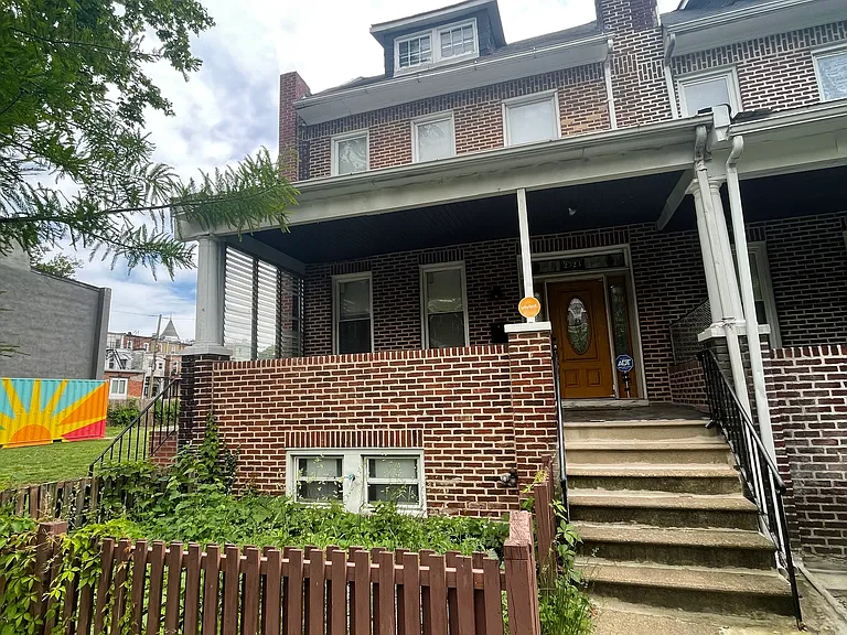 2323 Bryant Ave — Photo 2