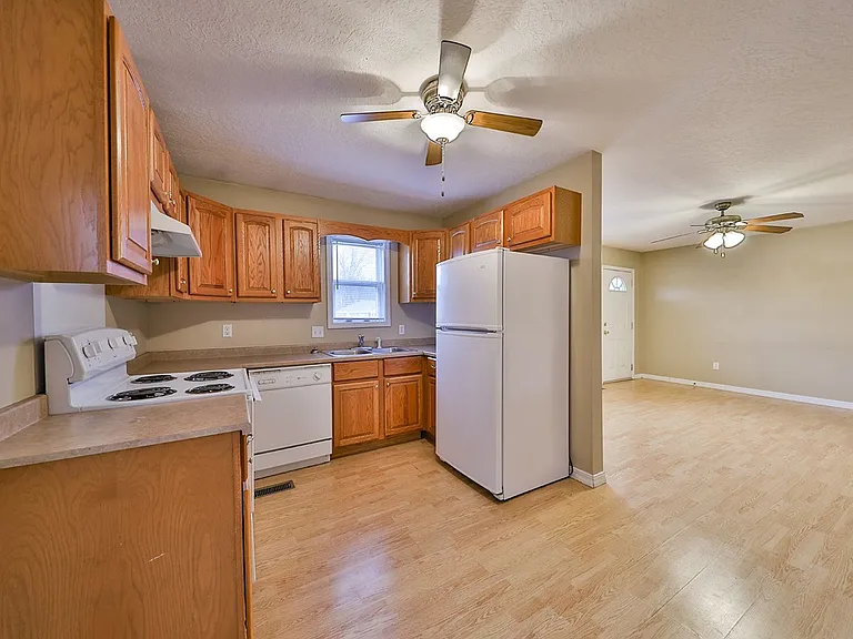 115 Bo Dr — Photo 2