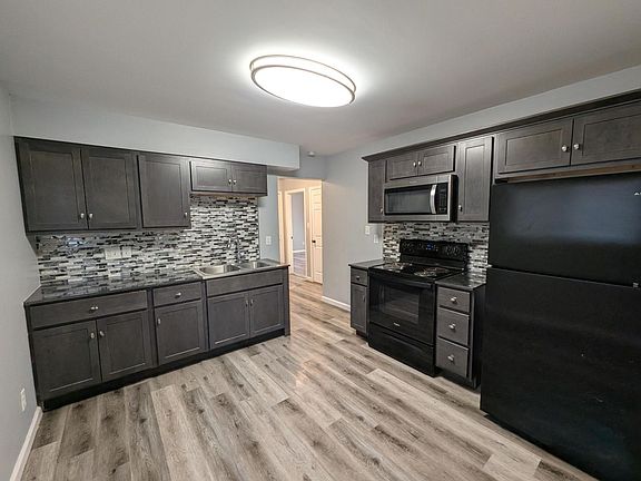 5th image of 9870 Dennis Dr