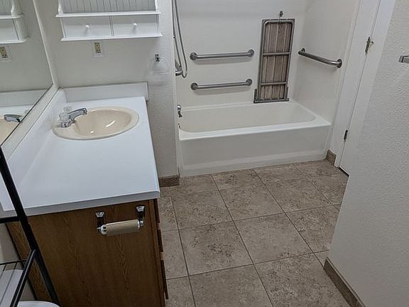 5th image of 700 Orange Ave APT 12