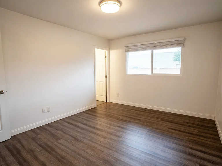 1728 E Laguna Dr — Photo 9