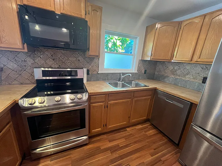 212 W North Bay St — Photo 8