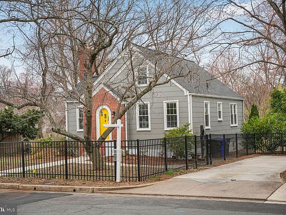 3rd image of 714 N Kensington St