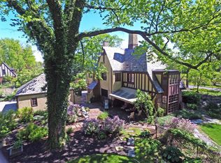 3149 Van Aken Blvd, Shaker Heights, OH