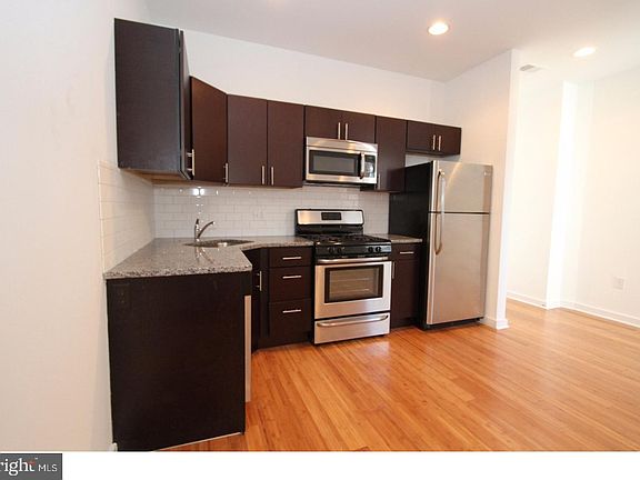 3rd image of 3118-20 Richmond St #3