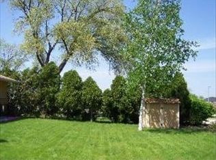 1 Ridgewood Rd, Elk Grove Village, IL 60007