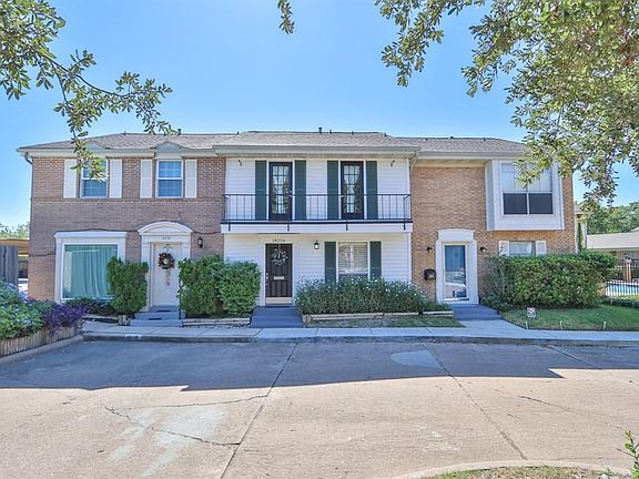 2nd image of 18216 Heritage Ln #8216