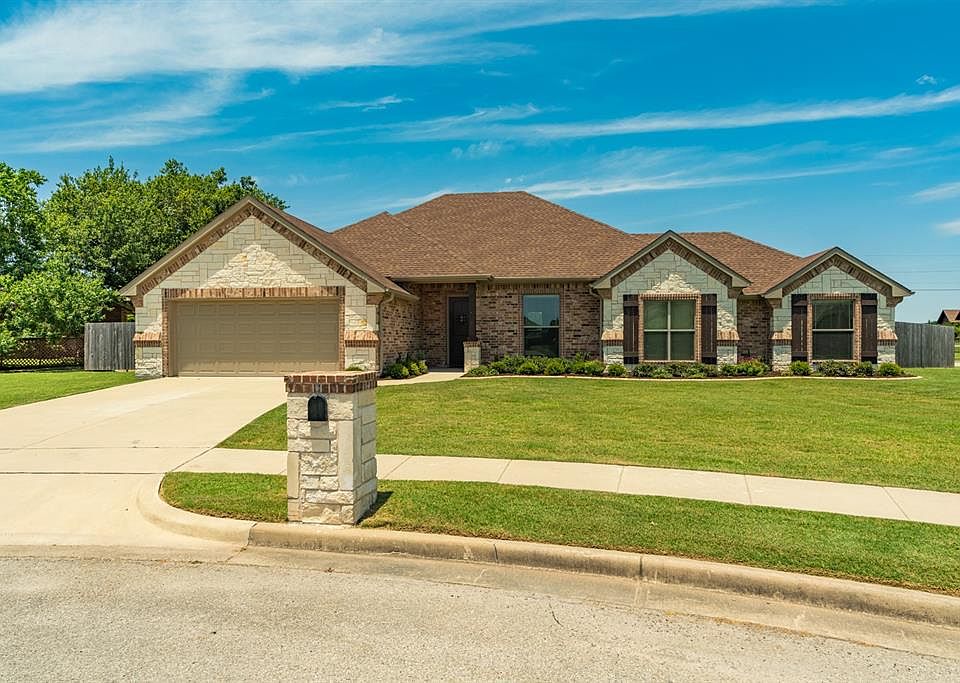 1st image of 504 Casie Ct