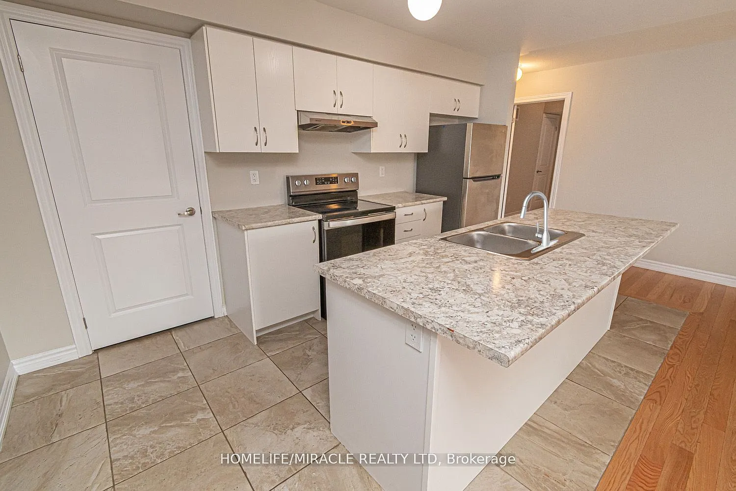 3 bed, $2,300 — Photo 3