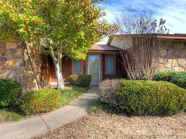 3101 S Poplar Ave — Photo 2