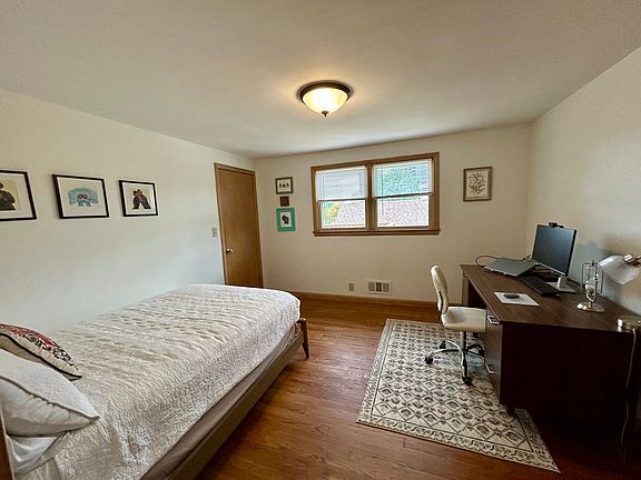 5th image of 433 N 98th St #433