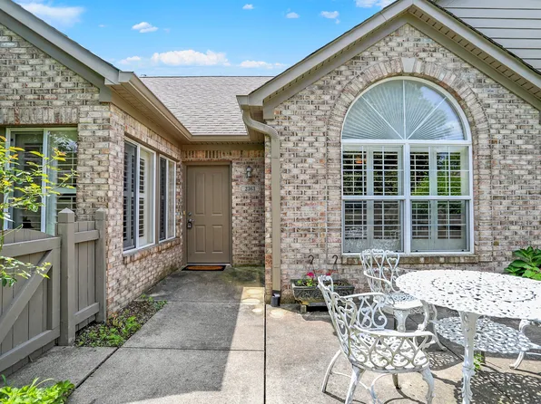 2363 Saddle Dr, Shelbyville, IN 46176