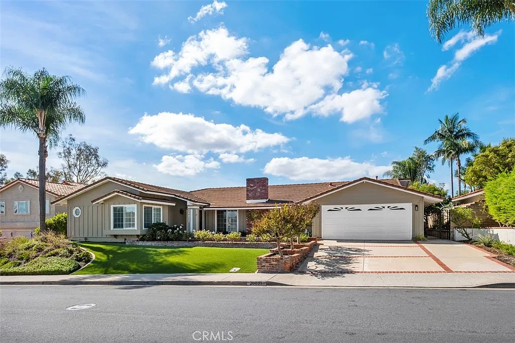 6 bed, 2943 sqft, $6,500 — Photo 2