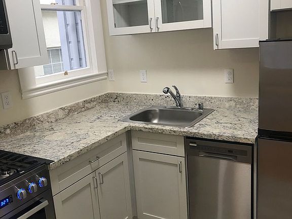 2nd image of 1040 Steiner St #1