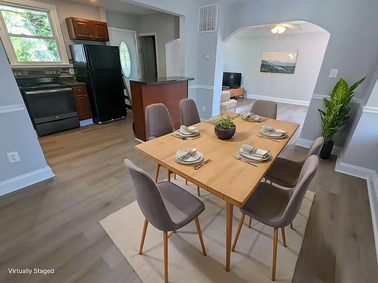 616 Montpelier St — Photo 3