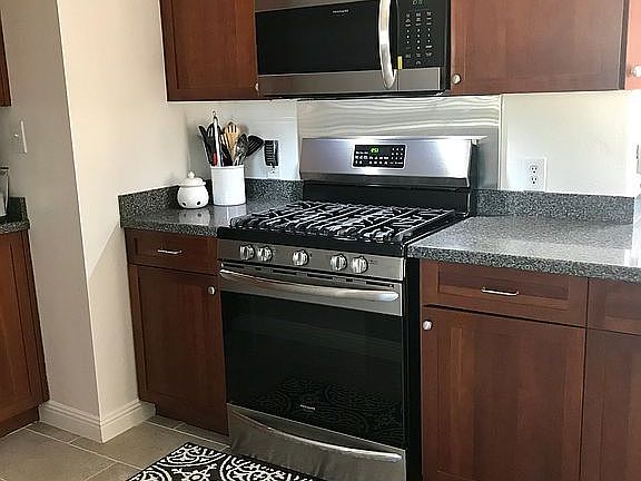 4th image of 750 S Lee Ave