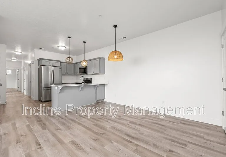 547 N 360 W — Photo 4